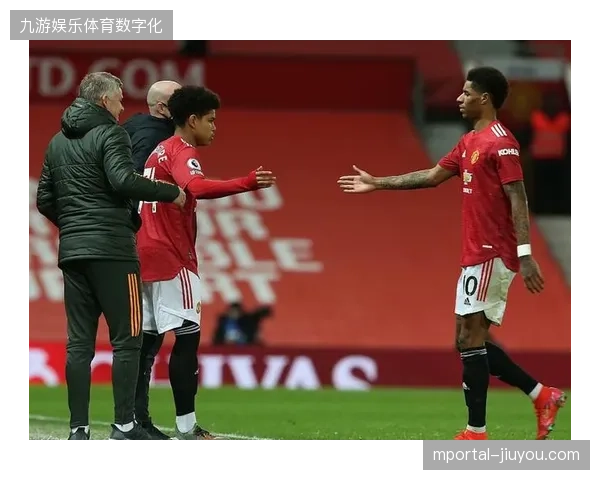 拉什福德利用其速度优势多次撕开对手防线，曼联的反击效率成为联赛进攻端一大亮点
